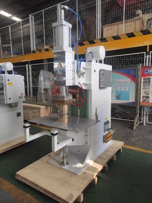 160Kva 트랜스를 냉각시키는 발판 프레스 Dc 다중 머리 점 용접기 물